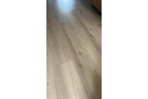 Licht eikenhouten laminaat 45m2