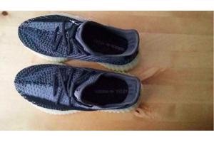 YEEZY BOOST 350 V2 CARBON EDITION