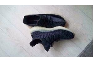 YEEZY BOOST 350 V2 CARBON EDITION