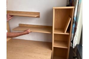 Buro met bijbehorende (losse) boekenkasten