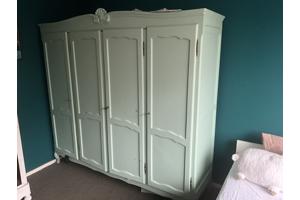 Klerenkast met veel opbergruimte