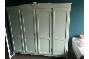 Klerenkast met veel opbergruimte