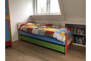 Bed & logeerbed 200x80 hout/kleurrijk