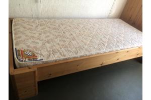 Houten bed, met verstelbare lattenbodem