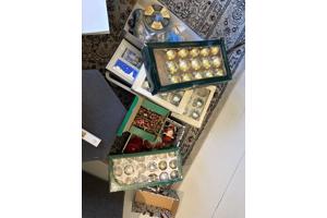 Kerstversiering We gaan verhuizen, kerstballen, en andere versiering voor in de boom en in huis