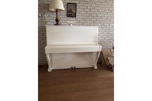 Witte B. Adams piano