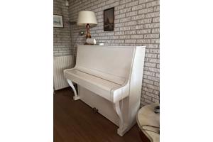 Witte B. Adams piano
