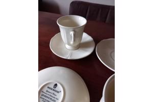 Wedgwood Queens Plain vijf koffiekopjes met schotel