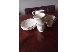 Wedgwood Queens Plain vijf koffiekopjes met schotel