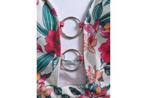 Halter badpak met ringen en riempje L