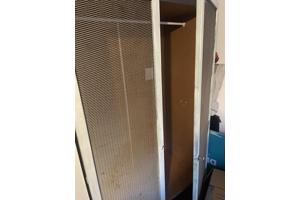 Kleding kast met deur