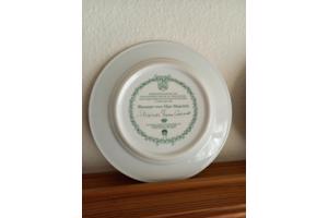 7 Porseleinen wandborden met thema bloemen en certificaat