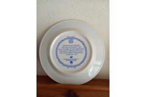 7 Porseleinen wandborden met thema bloemen en certificaat