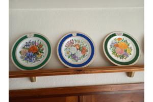 7 Porseleinen wandborden met thema bloemen en certificaat