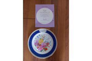 7 Porseleinen wandborden met thema bloemen en certificaat