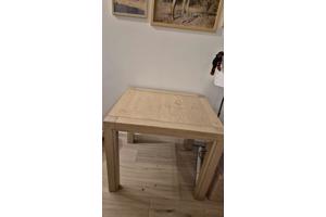Tafel met stoelen