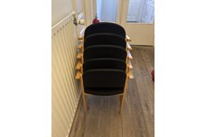 Stoelen met stoffe zitting (gratis!)