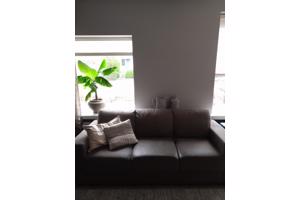 3 en 2 zits bank taupekleur gebruikt maar nog goed voor 2e ronde