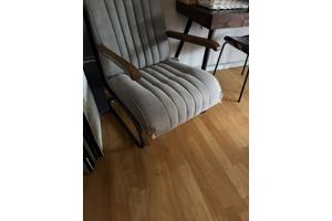 Grijs met stof beklede fauteuil
