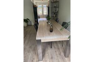 4 zwarte leren eettafelstoelen gratis af te halen in de Pijp Amsterdam