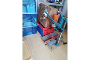 Allerhande bouwmateriaal, gereedschap.