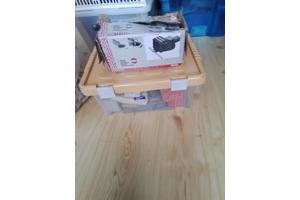 Allerhande bouwmateriaal, gereedschap.
