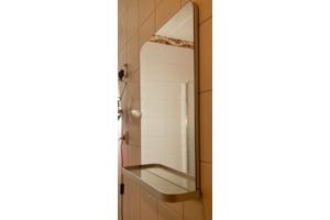 wastafel met kraan + spiegel