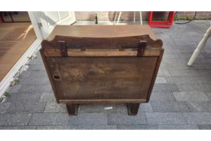Gangkast. Kleine kast. Kastje. Dressoir.