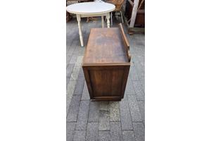 Gangkast. Kleine kast. Kastje. Dressoir.
