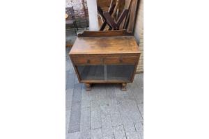 Gangkast. Kleine kast. Kastje. Dressoir.