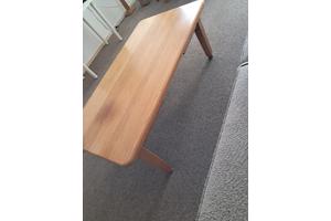 Gratis eettafel( opknapper) met 4 stoelen en salontafel zonder la.