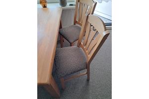 Gratis eettafel( opknapper) met 4 stoelen en salontafel zonder la.