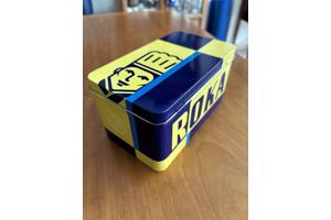 Blik Roka klein rechthoekig met relief blauw geel bakker