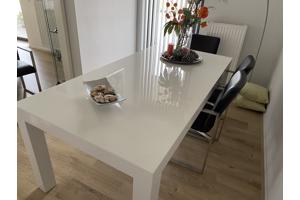 Eettafel, wit hoogglans.