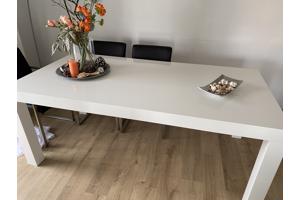 Eettafel, wit hoogglans.