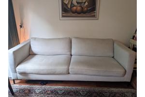 Crèmekleurige Bank 225x90x70 (LxBxH) en Hokker 90x60x40