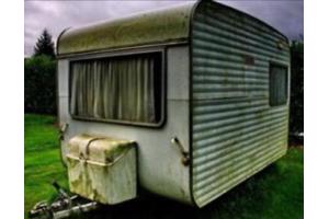 Gezocht (oude) caravan/keet (iets om in te zitten met vrienden)