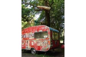 Gezocht (oude) caravan/keet (iets om in te zitten met vrienden)