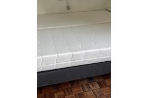 2x boxspring onderstel + matras - gratis af te halen