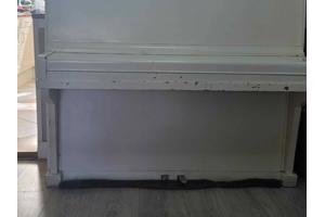 Gratis af te halen: Duitse piano Robert Luedtke (Berlin-Spandau)