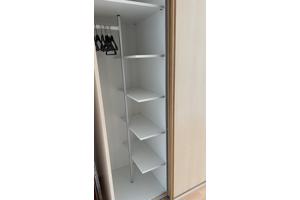 KLEDINGKAST MET SCHUIFDEUREN