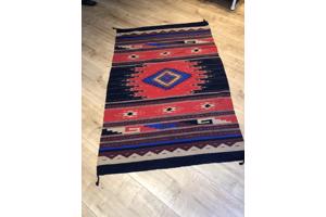 Handgeweven deken/vloerkleed van de Navajo-indianen