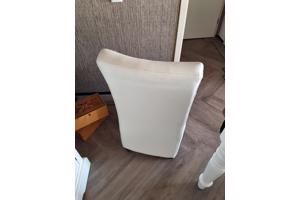 4 eetkamerstoelen wit met wieltjes