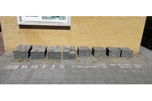 Sierbestrating: blauw-grijze klinkers