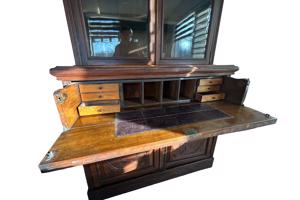 wandmeubel met vitrinekast en uitschuifbaar bureautje