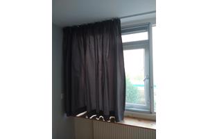 Mooie grijze gordijnen, stevige zijdeachtige stof