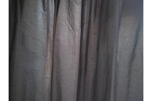 Mooie grijze gordijnen, stevige zijdeachtige stof