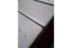 Box spring 2x 1 persoons bij elkaar 2 persoons