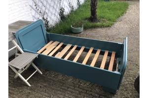 Landelijk houten junior bed, groen/blauw
