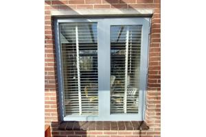 Wit houten modern romantische jaloezie